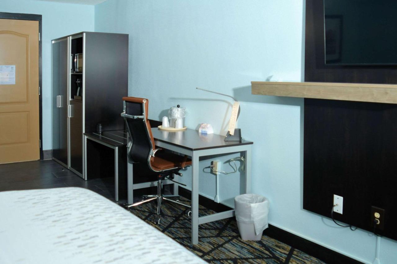 Clarion Pointe Jacksonville Near Camp Lejeune Екстер'єр фото